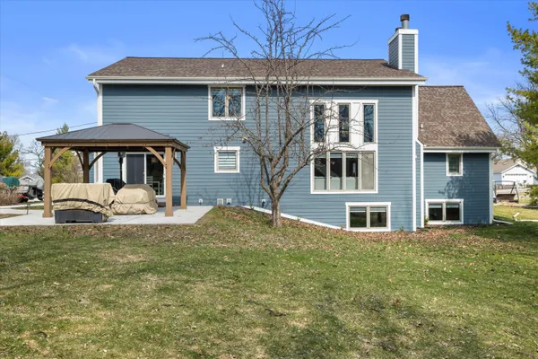 $1,089,000 | N29-w26601 Peterson Drive, Delafield, WI 53072