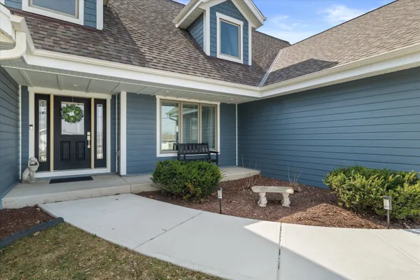 $1,089,000 | N29-w26601 Peterson Drive, Delafield, WI 53072