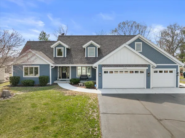 $1,089,000 | N29-w26601 Peterson Drive, Delafield, WI 53072