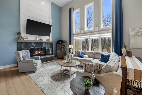 $1,089,000 | N29-w26601 Peterson Drive, Delafield, WI 53072