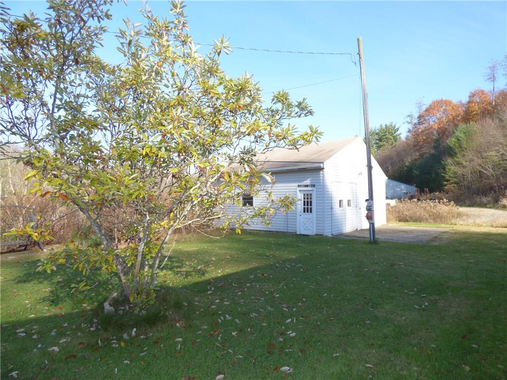 5489 Greensburg Road Apollo, PA 15613 - Photo 23 of 25 Garage/Side Yard