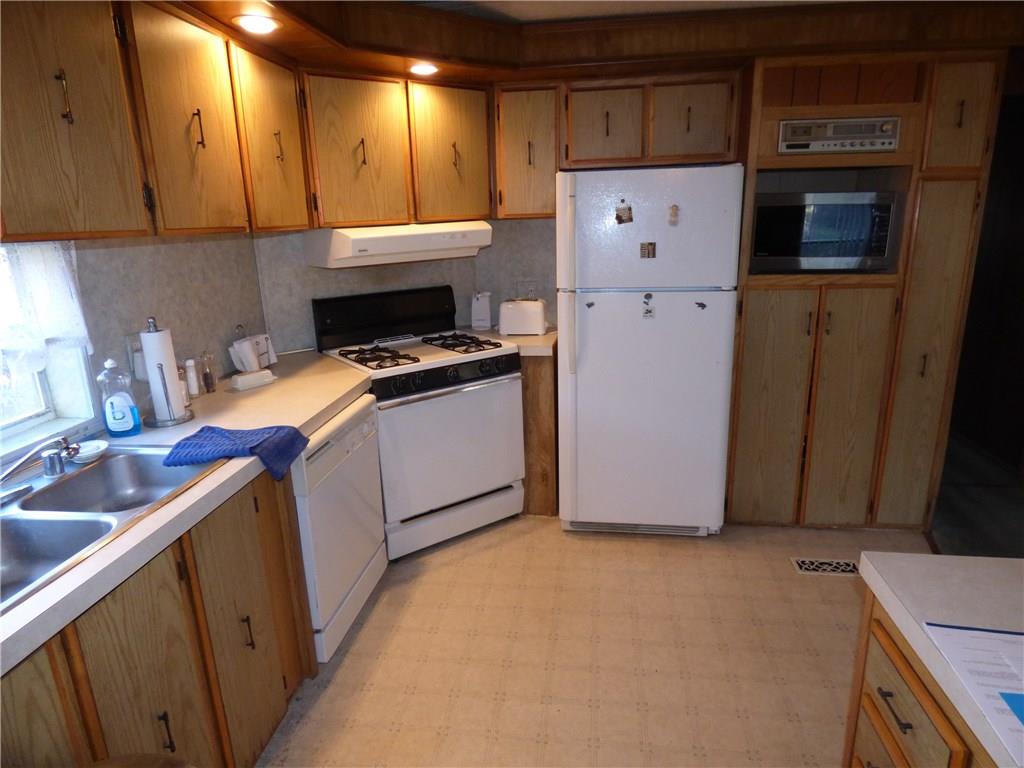 5489 Greensburg Road Apollo, PA 15613 - Photo 4 of 25 Kitchen