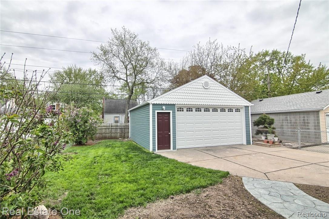 1391 Oxford Road Berkley, MI 48072 - Photo 30 of 31 2_Car_Garage.jpg