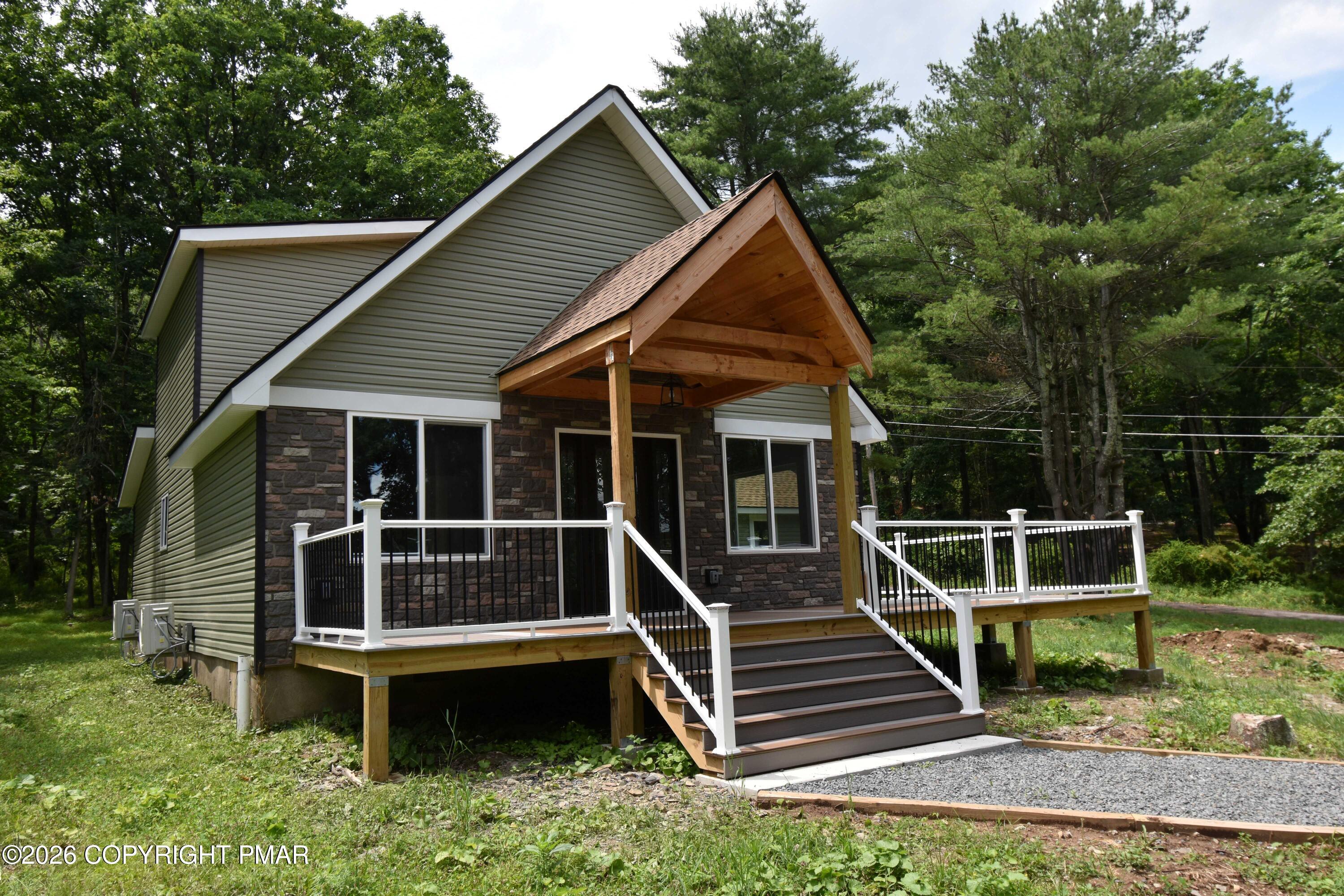 108 Stag Court Bushkill, PA 18324 - Photo 5 of 29 front left side