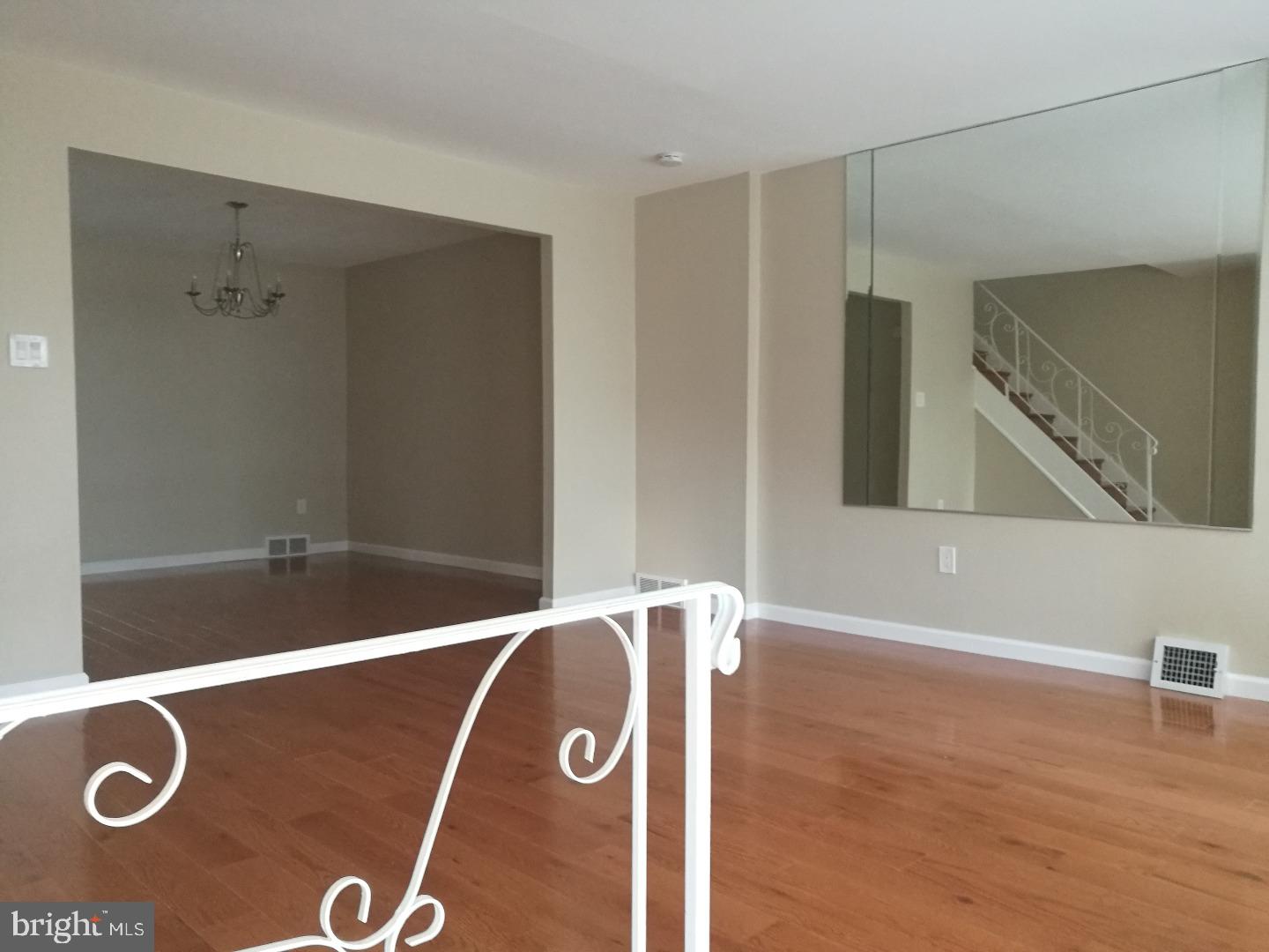 11881 Colman Road Philadelphia, PA 19154 - Photo 3 of 15 Gallery Image 3