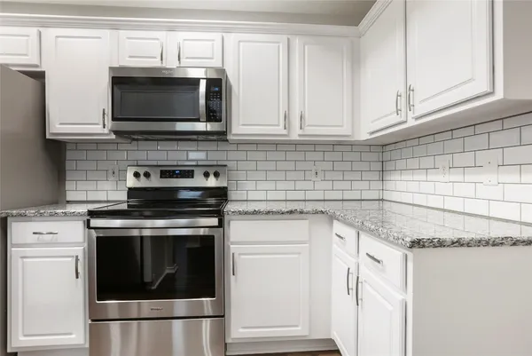 $2,300 | 134 South Walden Elms Circle, The Woodlands, TX 77382