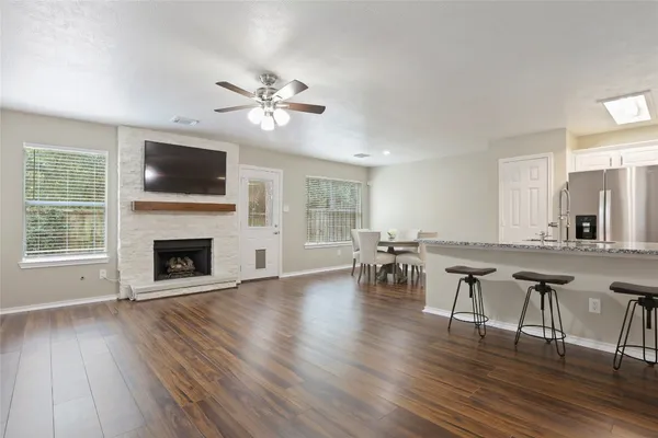 $2,300 | 134 South Walden Elms Circle, The Woodlands, TX 77382