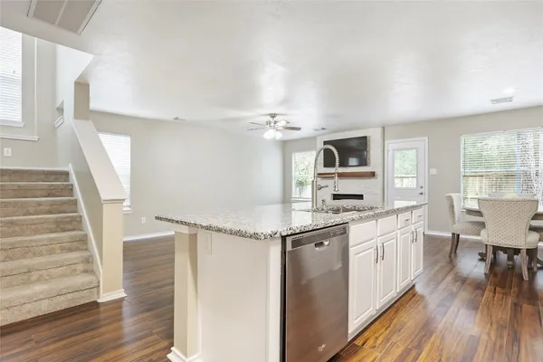 $2,300 | 134 South Walden Elms Circle, The Woodlands, TX 77382