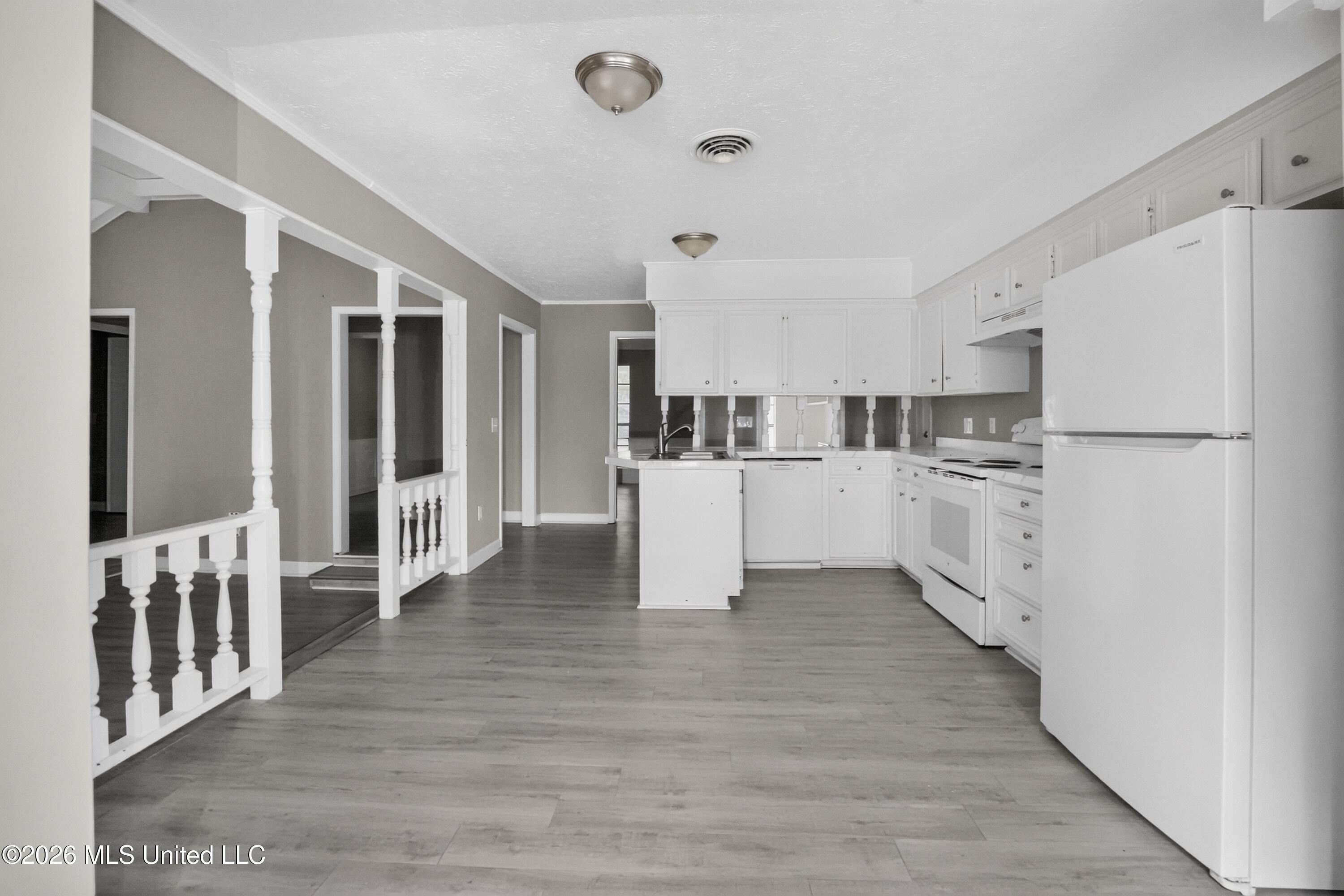 2050 Gateway Drive Ridgeland, MS 39157 - Photo 7 of 24 11_2050_Gateway_Dr-Kitchen-8572