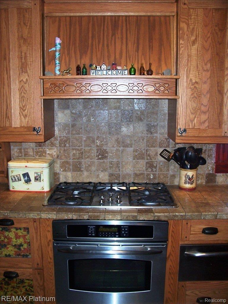 1876 Gulley Road Howell, MI 48843 - Photo 11 of 24 5 Burner Cooktop