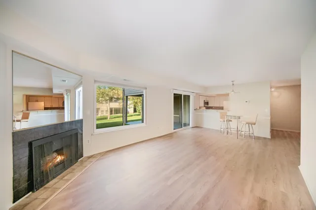 $1,600 | 275 Briarcrest Drive, Unit 185, Ann Arbor, MI 48104