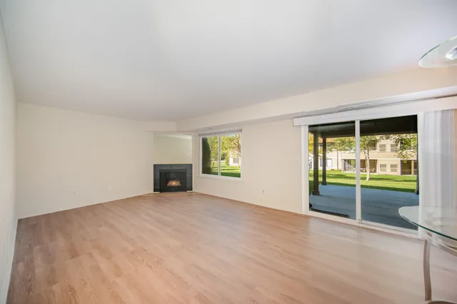 $1,600 | 275 Briarcrest Drive, Unit 185, Ann Arbor, MI 48104