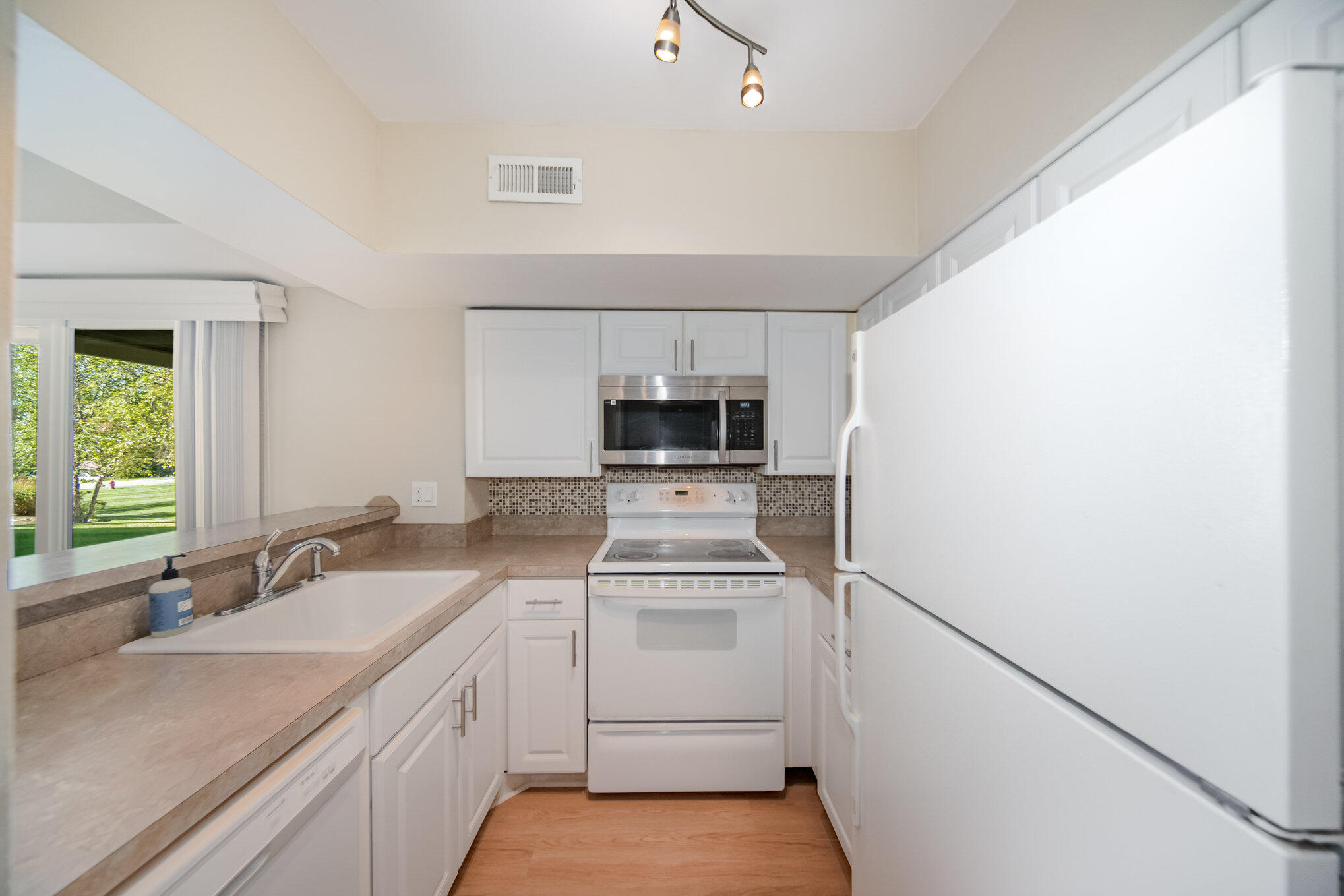 275 Briarcrest Drive, Unit 185 Ann Arbor, MI 48104 - Photo 6 of 19 005_file_563