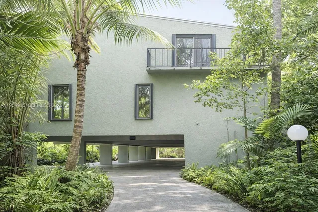 $3,800 | 980 Northwest N River Drive, Unit 39, Miami, FL 33136