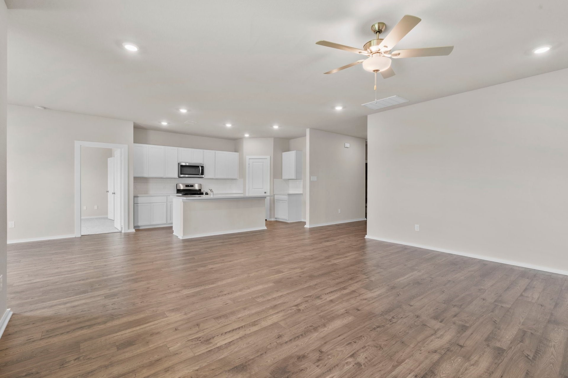 1950 Stargazer Lane Angleton, TX 77515 - Photo 9 of 34