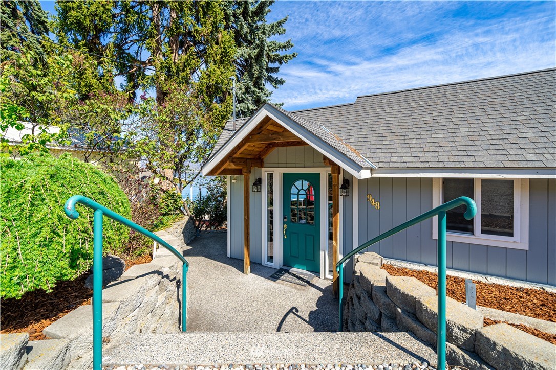 948 South Lakeshore Road Chelan, WA 98816 - Photo 1 of 29 Gallery Image 1