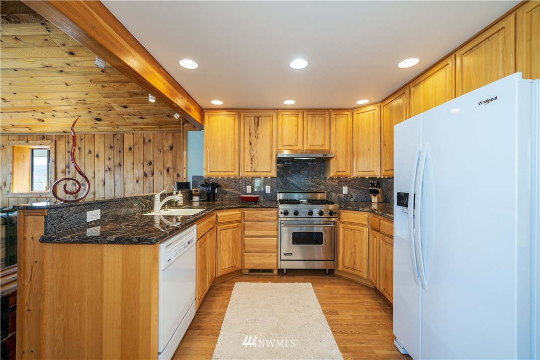 948 South Lakeshore Road Chelan, WA 98816 - Photo 11 of 29 Gallery Image 11