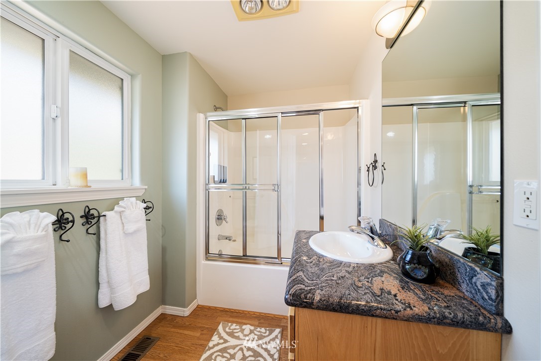 948 South Lakeshore Road Chelan, WA 98816 - Photo 14 of 29 Gallery Image 14