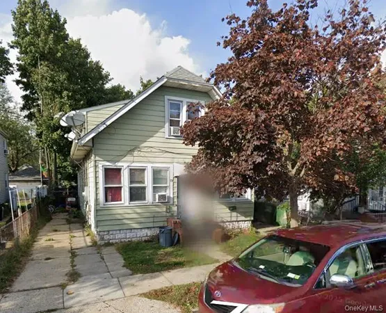 $600,000 | 19 Sammis Place, Hempstead, NY 11550