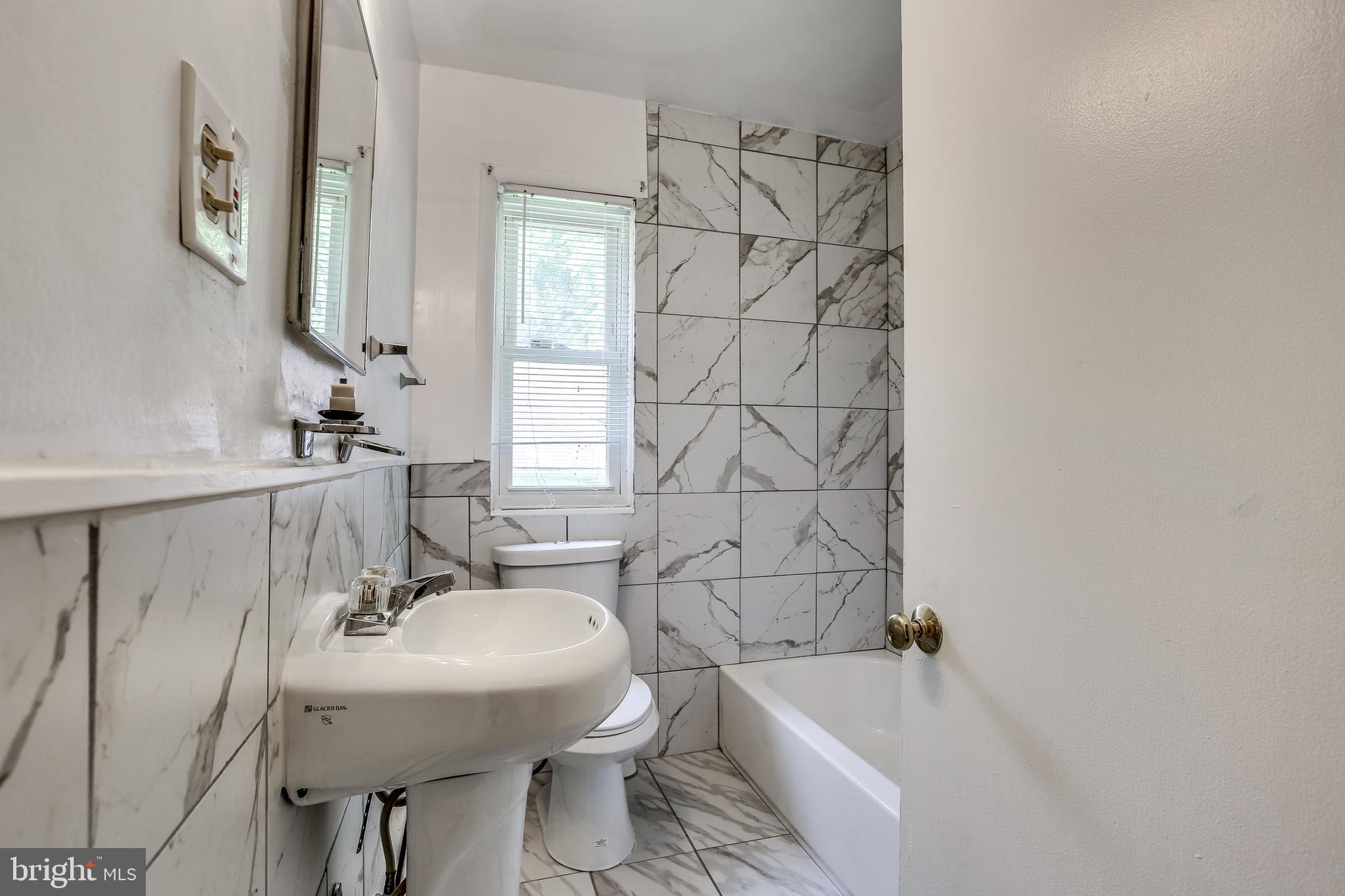 3722 Chesholm Road Baltimore, MD 21216 - Photo 10 of 23 Hall Bath