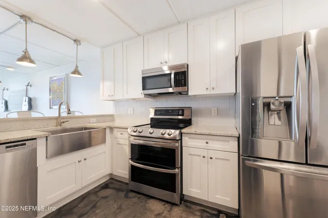 $3,900 | 275 1st Street South, Unit 102, Jacksonville Beach, FL 32250