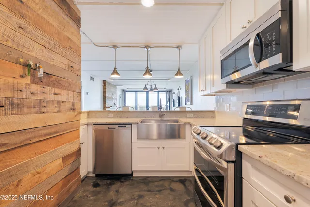 $3,900 | 275 1st Street South, Unit 102, Jacksonville Beach, FL 32250