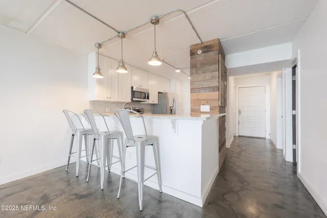 $3,900 | 275 1st Street South, Unit 102, Jacksonville Beach, FL 32250