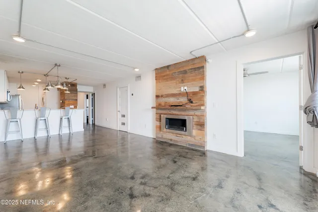 $3,900 | 275 1st Street South, Unit 102, Jacksonville Beach, FL 32250