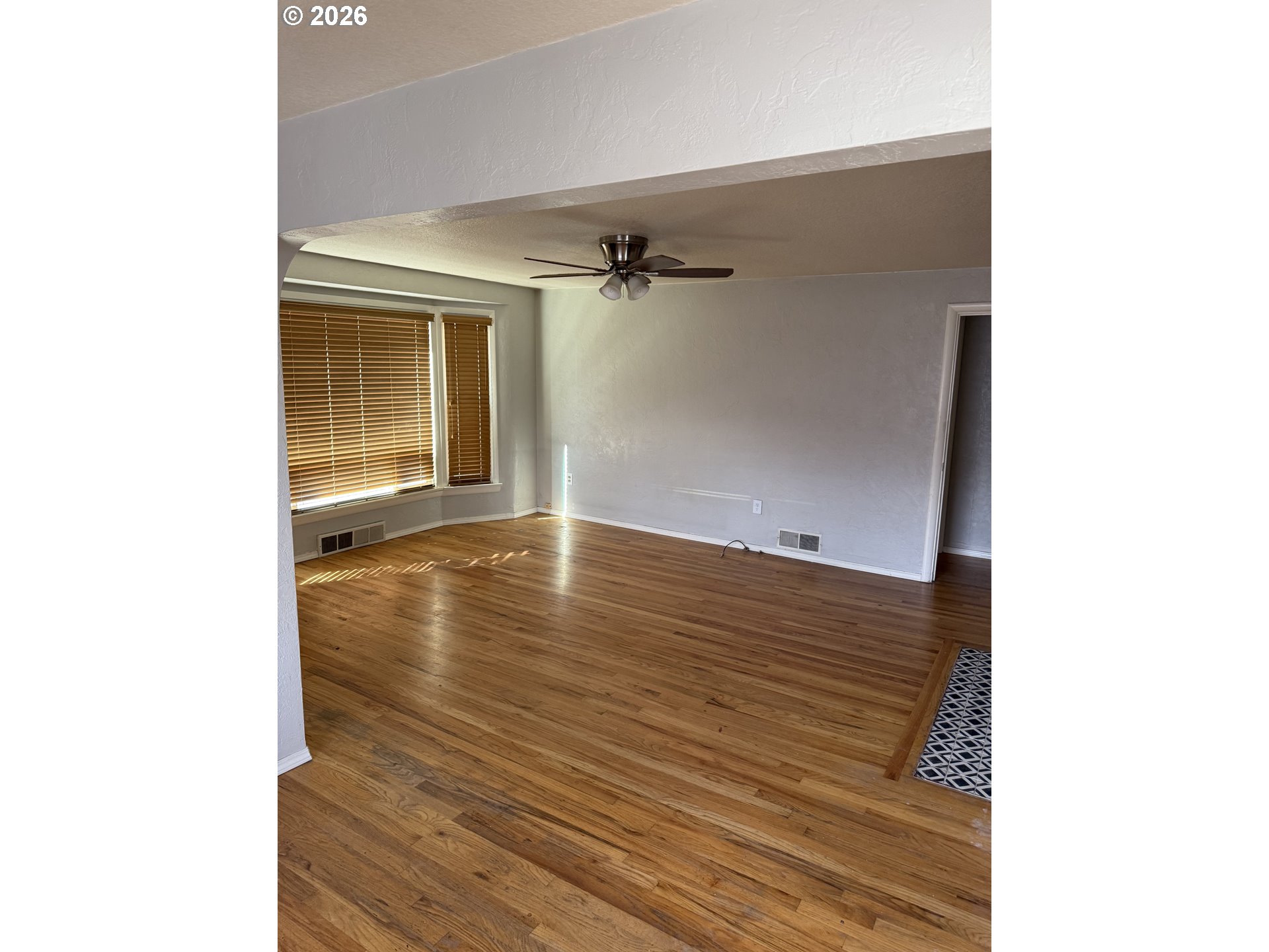225 Southwest 7th Place Hermiston, OR 97838 - Photo 3 of 13 a view of a livingroom with wooden floor