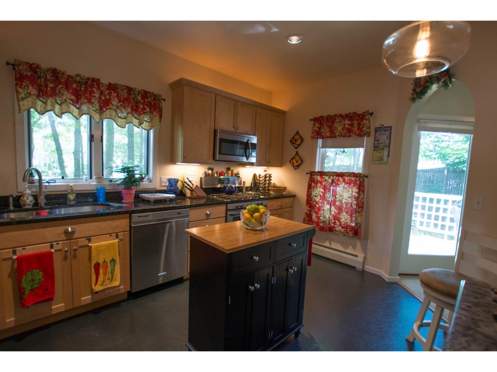 17 Arbor Road, Unit 17 South Burlington, VT 05403 - Photo 3 of 18 Gallery Image 3