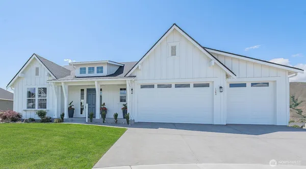 $898,990 | 1580 South Kelvin Court, East Wenatchee, WA 98802