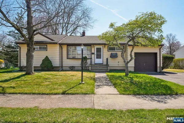 $675,000 | 31 Michael Drive, Wayne, NJ 07470