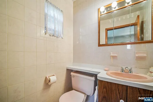 $675,000 | 31 Michael Drive, Wayne, NJ 07470