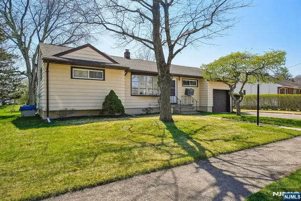 $675,000 | 31 Michael Drive, Wayne, NJ 07470