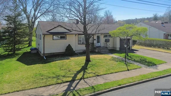 $675,000 | 31 Michael Drive, Wayne, NJ 07470