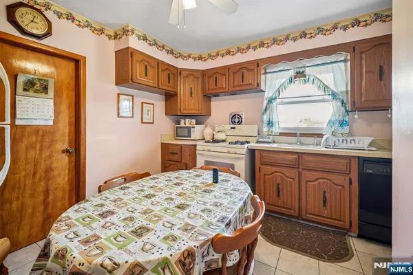 $675,000 | 31 Michael Drive, Wayne, NJ 07470