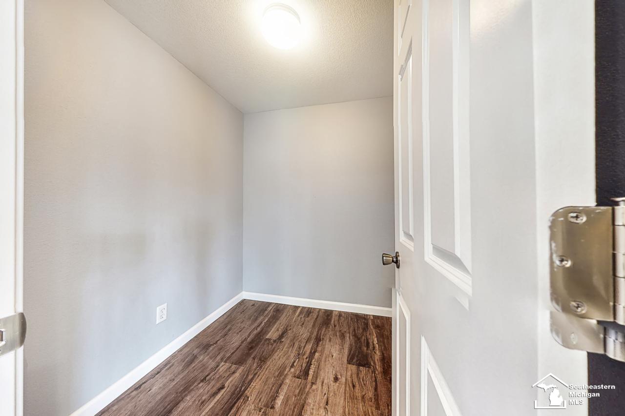 2251 Smith Road Temperance, MI 48182 - Photo 5 of 38 50070354-4.JPG