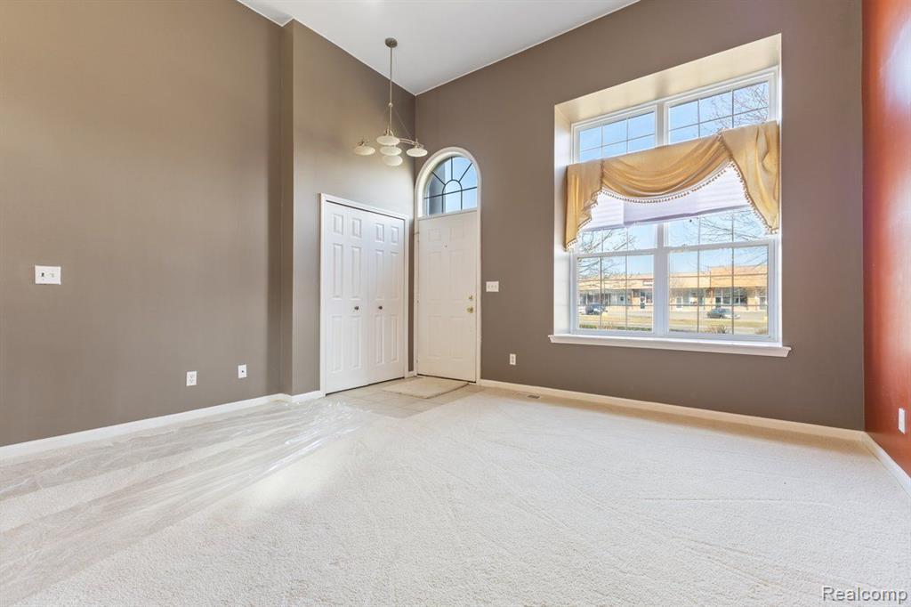 17036 Farmington Road Livonia, MI 48154 - Photo 10 of 38