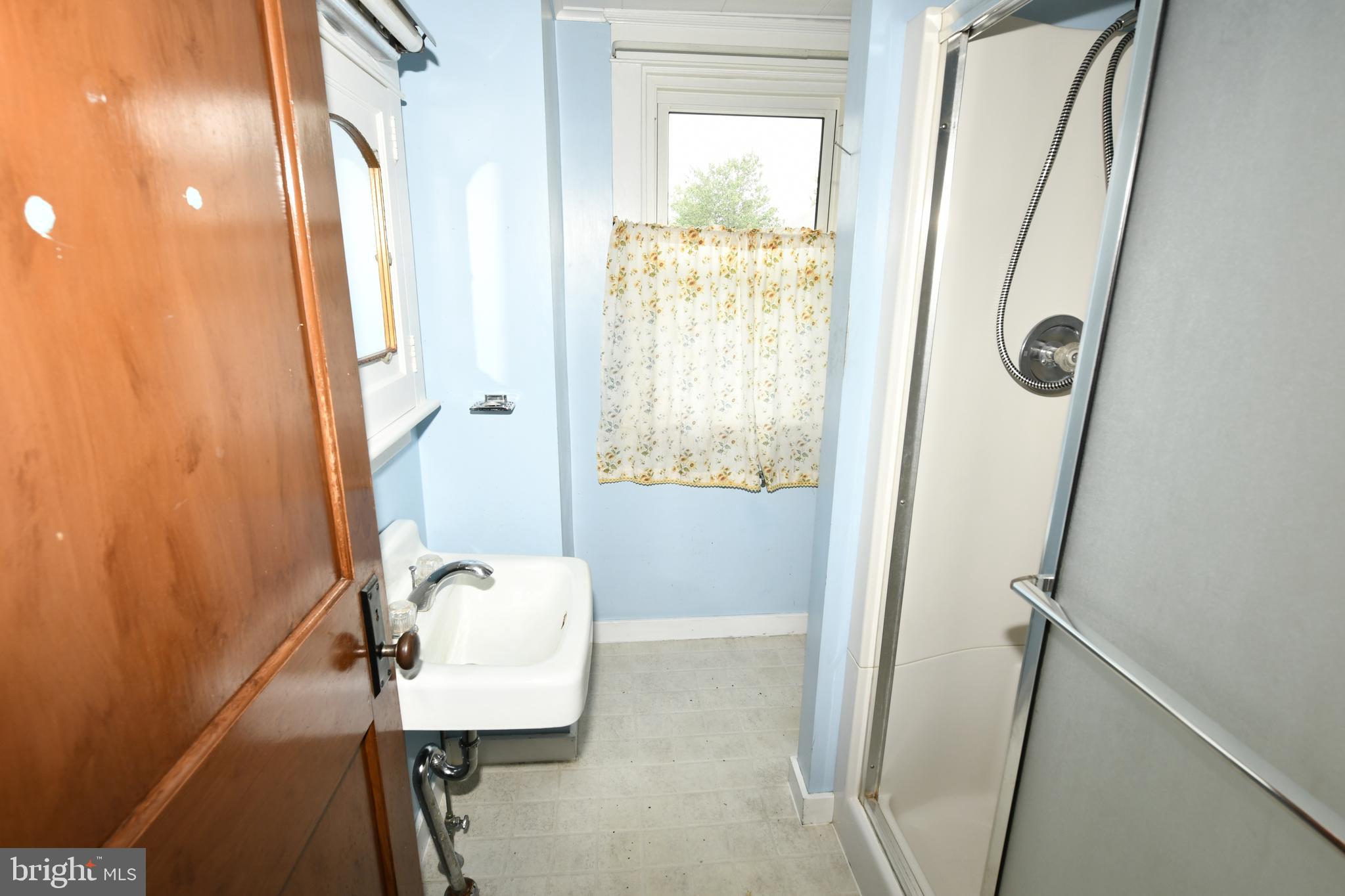 188 North Main Street Manheim, PA 17545 - Photo 13 of 19 a bathroom with a tub and a window