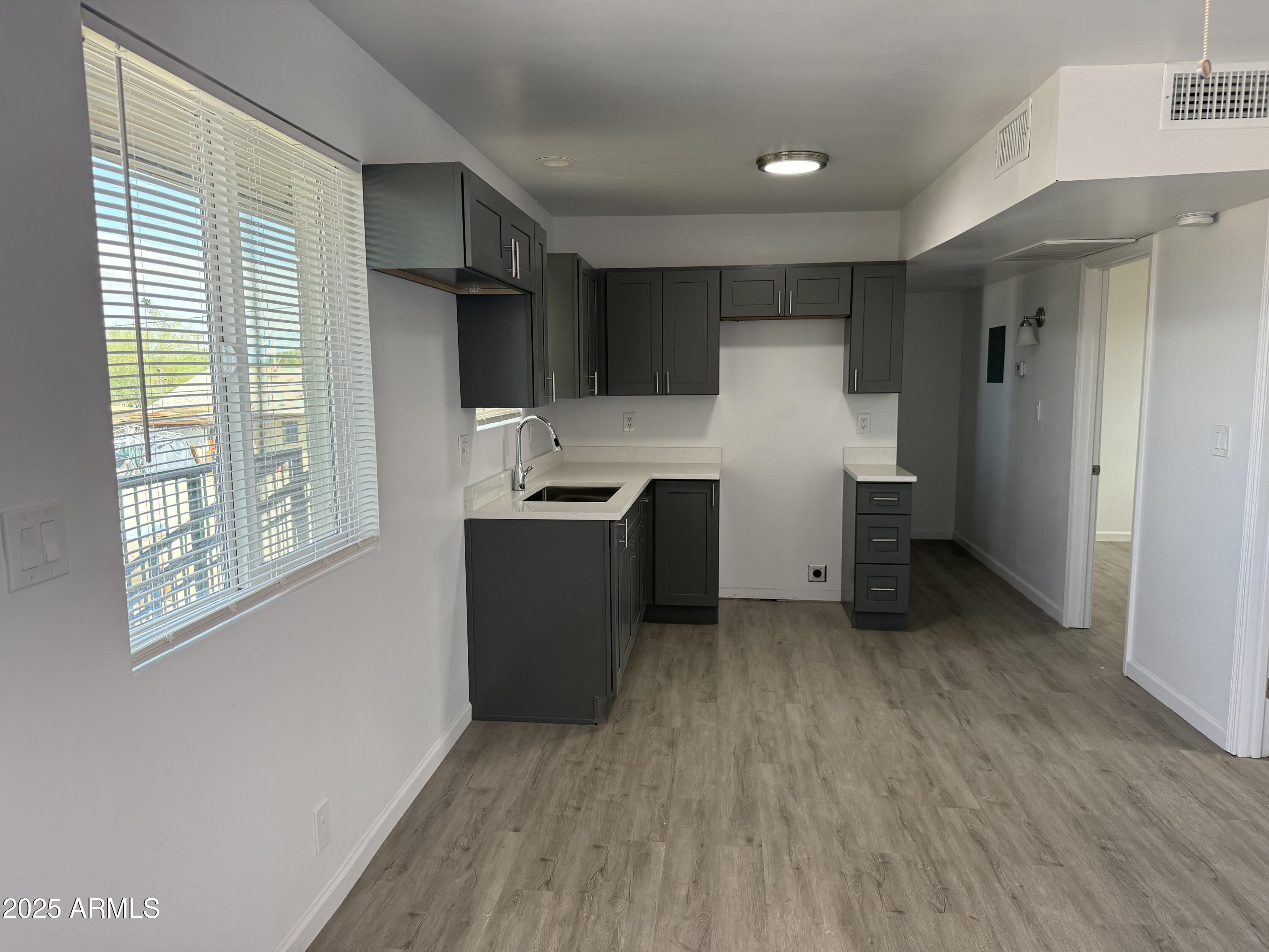 4619 South 16th Street, Unit 7 Phoenix, AZ 85040 - Photo 2 of 13 Kitchen