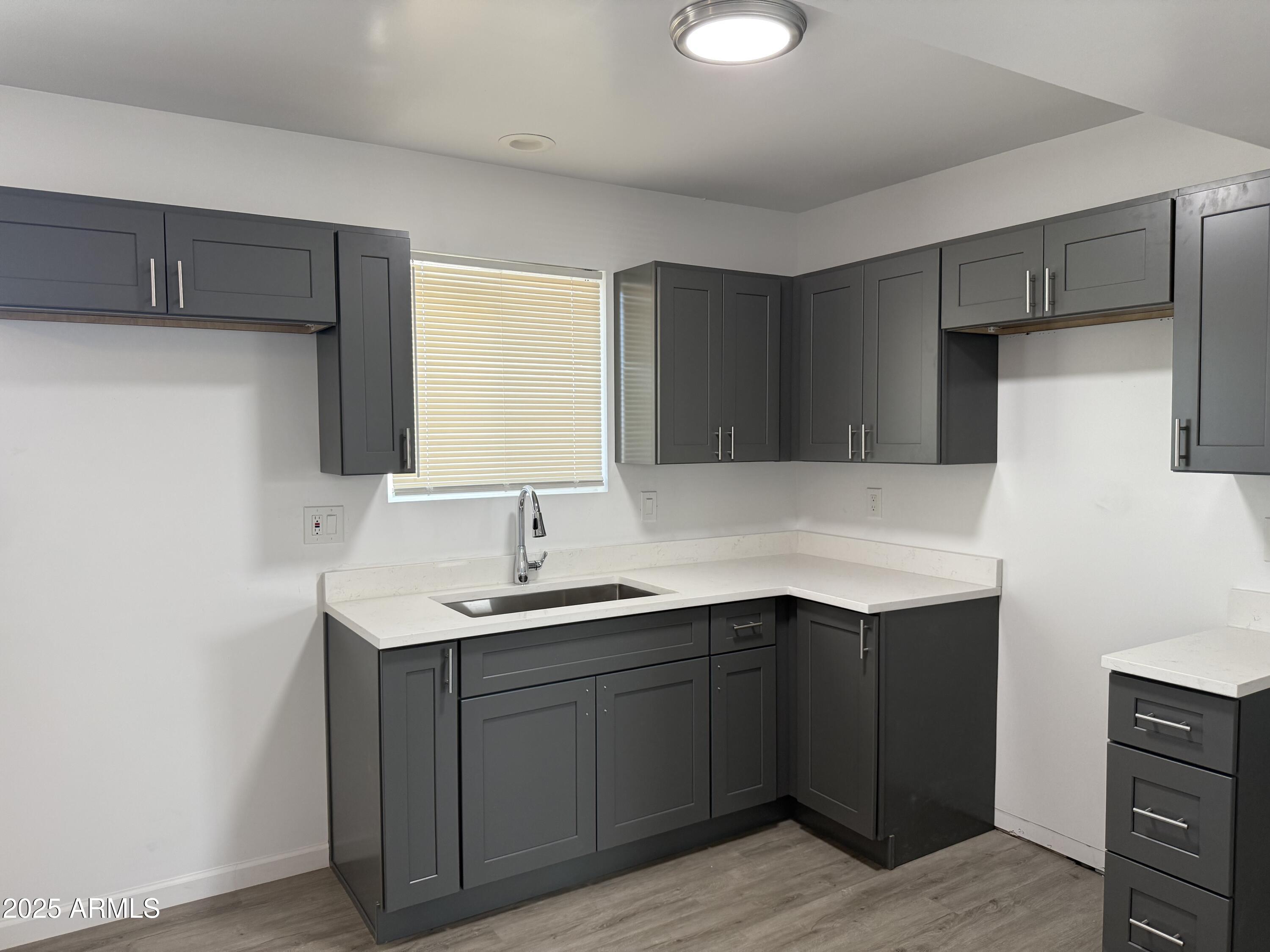 4619 South 16th Street, Unit 7 Phoenix, AZ 85040 - Photo 4 of 13 Kitchen