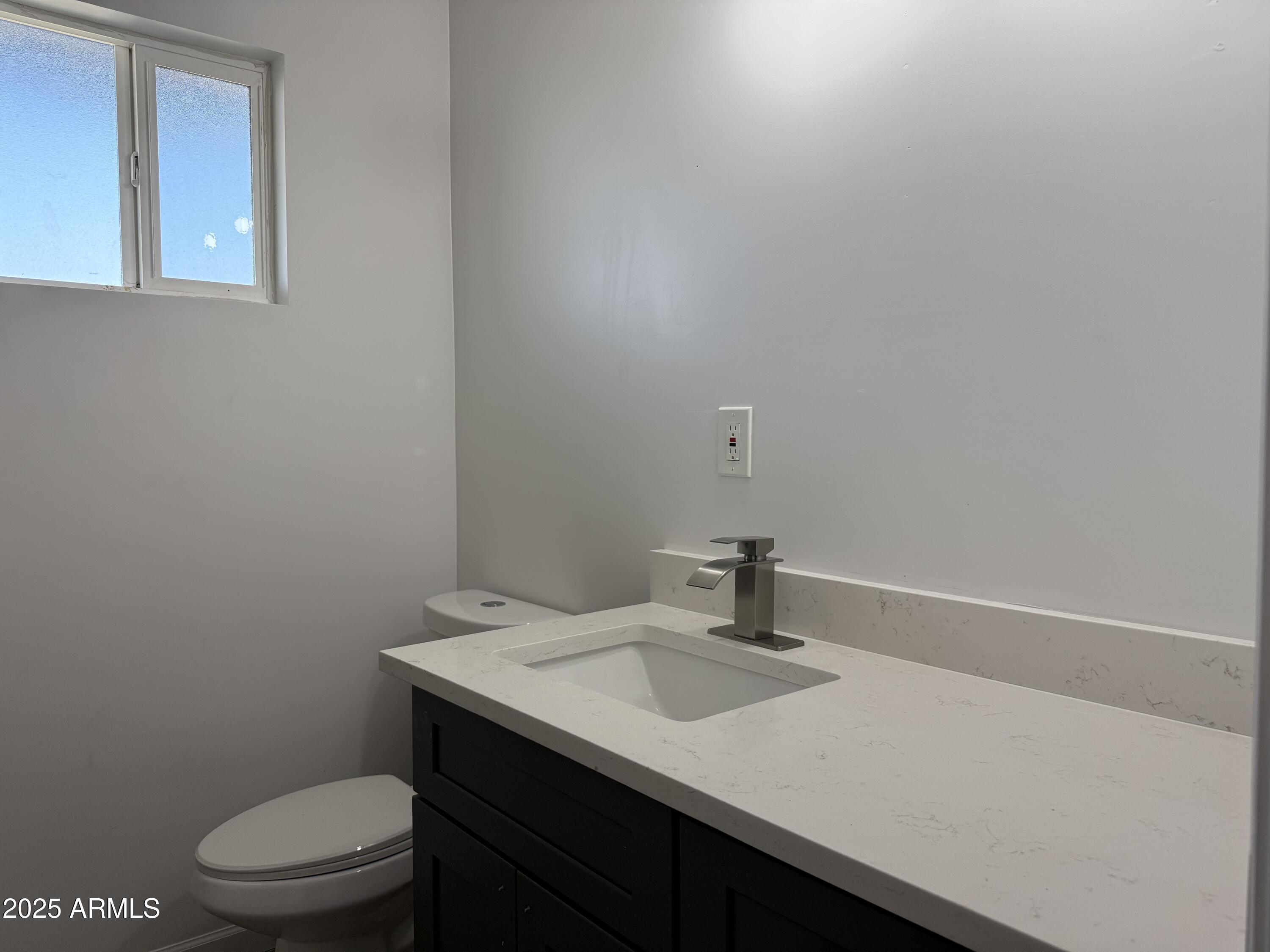 4619 South 16th Street, Unit 7 Phoenix, AZ 85040 - Photo 6 of 13 Bathroom