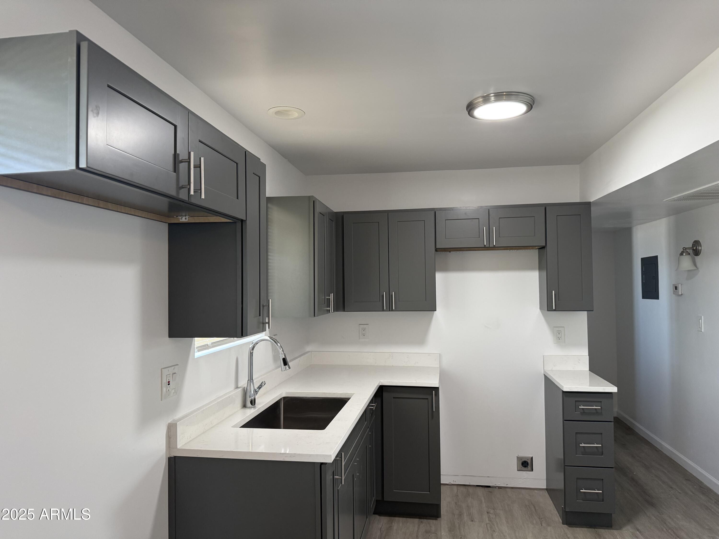 4619 South 16th Street, Unit 7 Phoenix, AZ 85040 - Photo 10 of 13 Kitchen