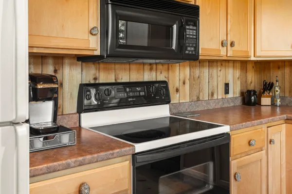 $595,000 | 49 Seawood Park Road, New Harbor, ME 04554