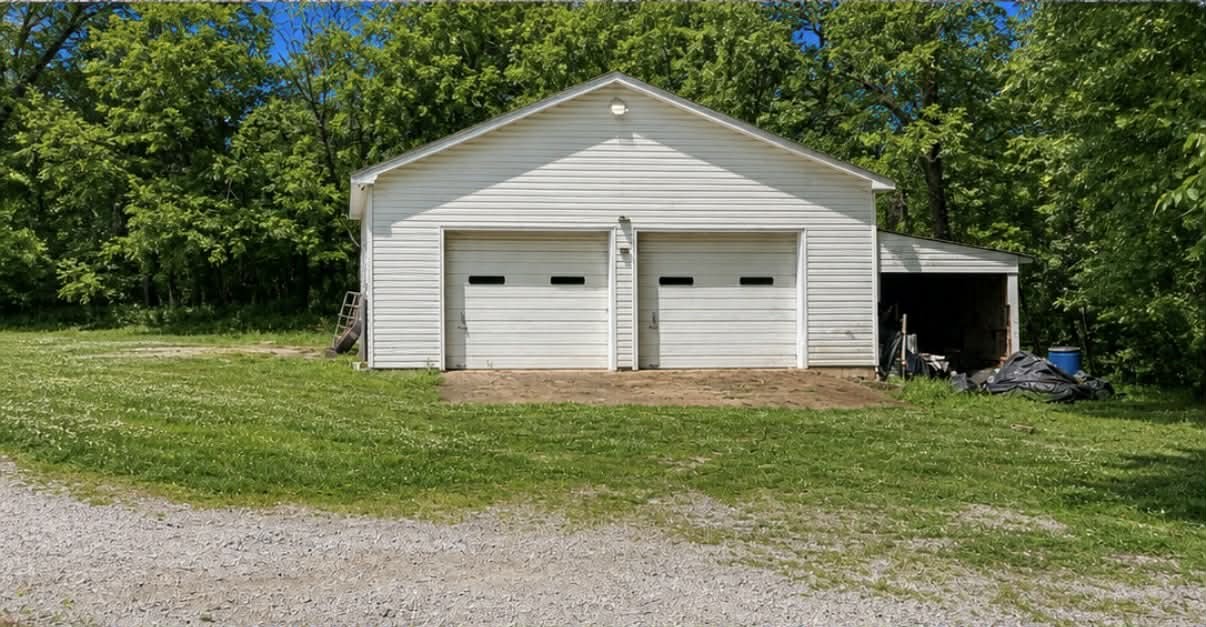 955 Rocky Road Pulaski, TN 38478 - Photo 3 of 10 a front view of a house with garden