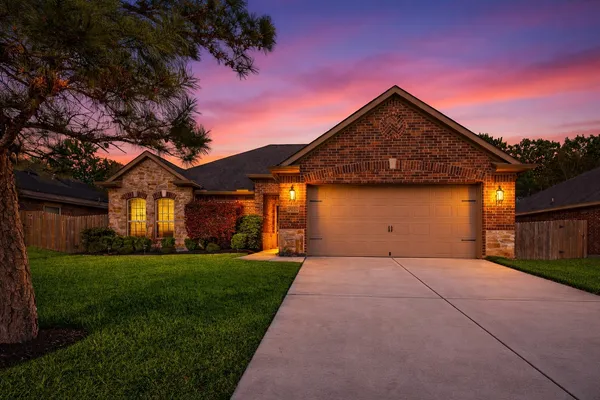 $2,050 | 9022 Nina Road, Conroe, TX 77304