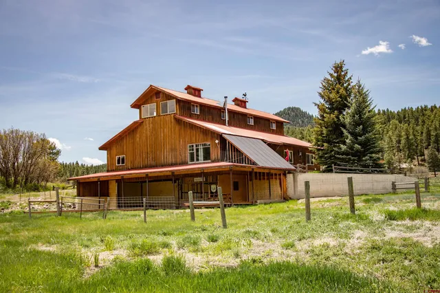 a house view with a outdoor space