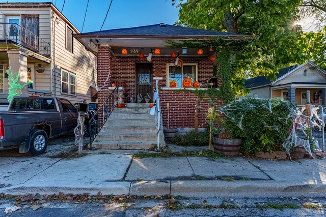 $290,000 | 256 Mc Roberts Street, Joliet, IL 60432