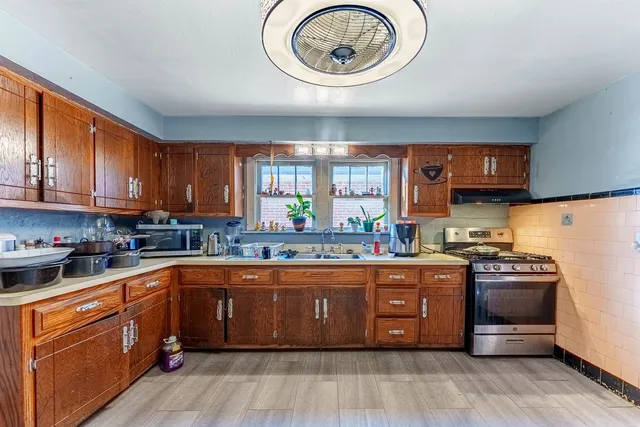 $290,000 | 256 Mc Roberts Street, Joliet, IL 60432