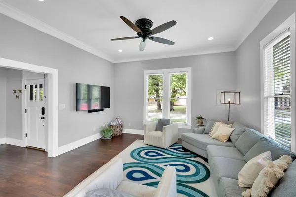 $325,000 | 806 North Preston Street, Ennis, TX 75119
